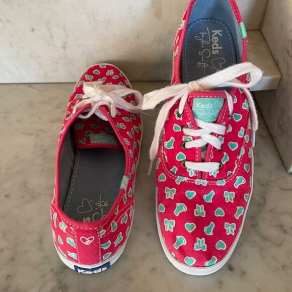 TAYLOR SWIFT KEDS Favorite Things Bows & Cats Print Pink Blue Sneakers 9… - Picture 4 of 16